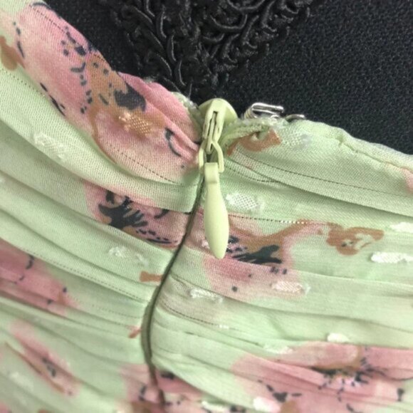 Lulu’s Dress Small Blooming Night Out Light  Green Floral Print Ruched Bodycon - Picture 15 of 16